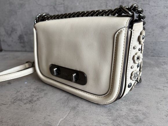 Coach Handbags - Coach Swagger 20 Willow Floral Tea Rose Crossbody Bag Glovetanned Leather Chalk